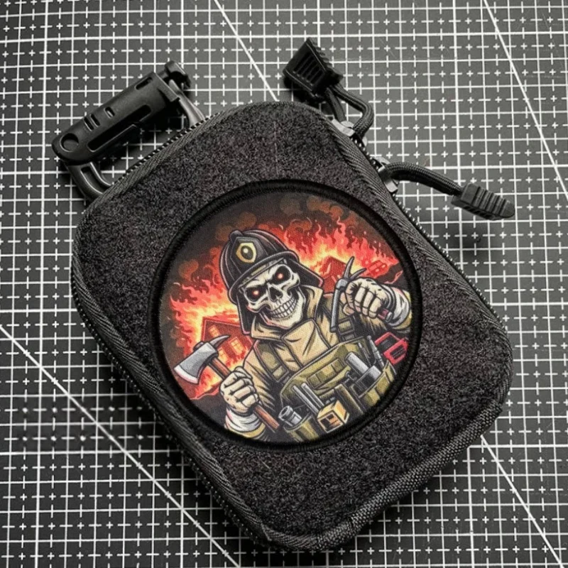 Parche táctico calavera bombero con Velcro para mochilas y ropa táctica - imagen 4