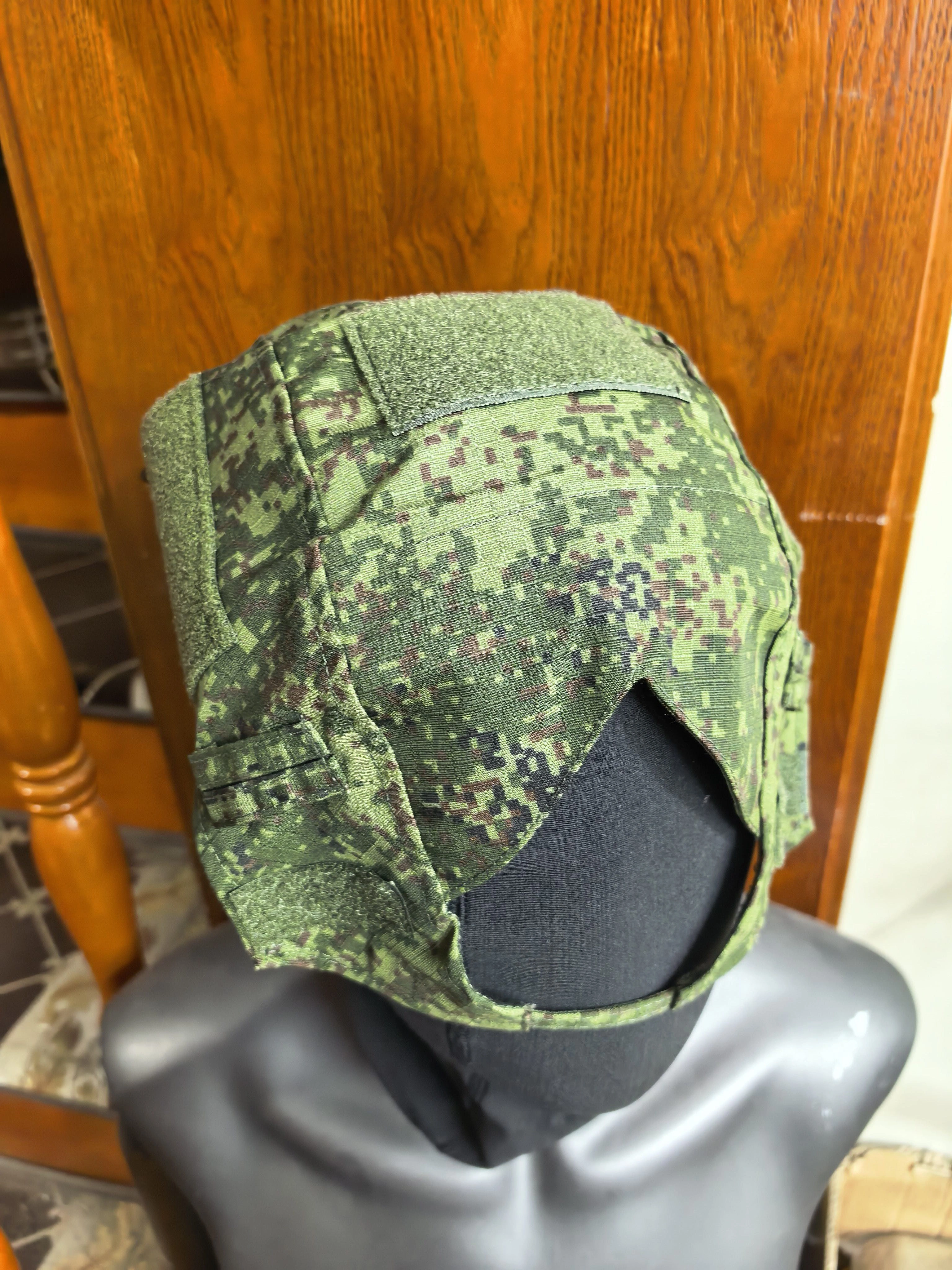 Funda táctica para casco FAST – MARPAT AOR1 Flecktarn MOLLE - imagen 4