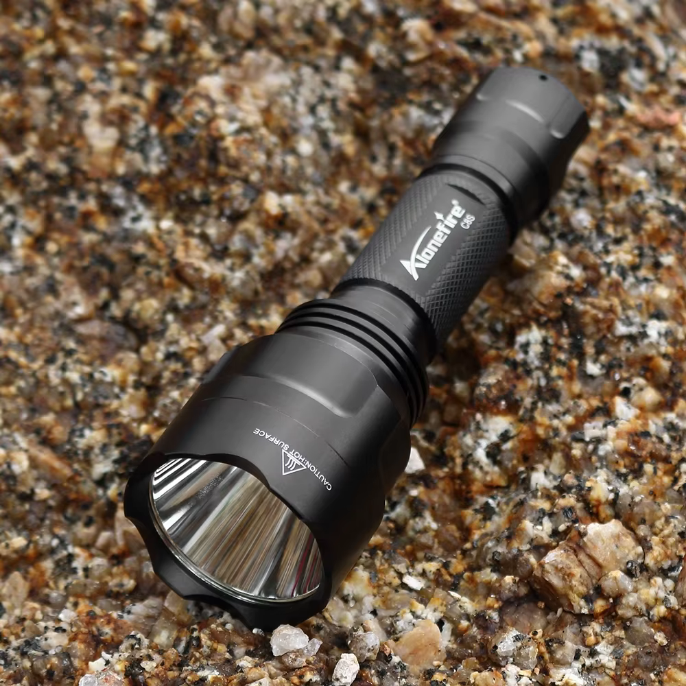 Linterna táctica LED ultrabrillante militar IP68 resistente agua