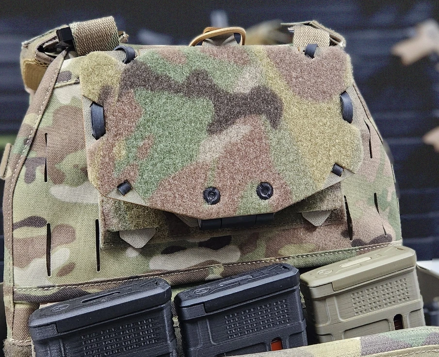 Chaleco táctico MOLLE plegable con placa Kydex y soporte móvil - imagen 2