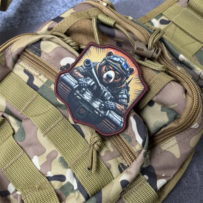 Parche táctico con oso y pistola
