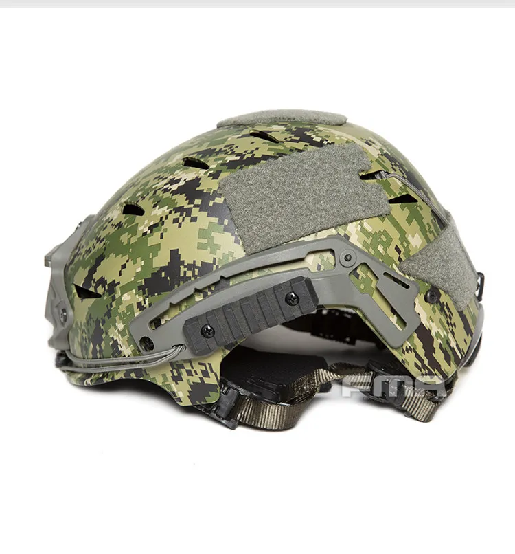 Casco en contexto outdoor