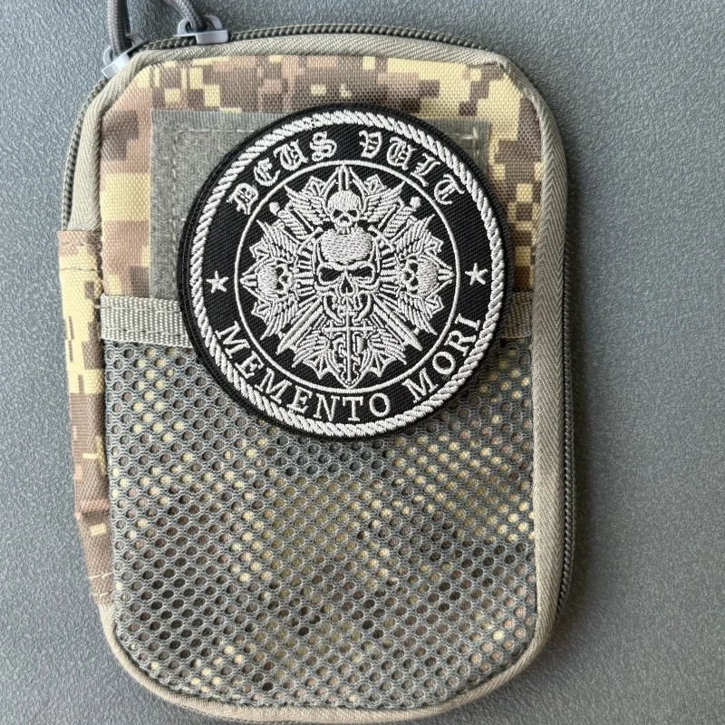 Parche táctico bordado calavera y espada Memento Mori con Velcro - imagen 2
