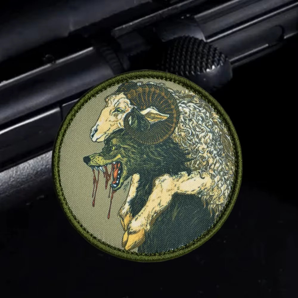 Parche táctico Lobo en ropa de oveja – insignia moral velcro - imagen 5