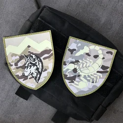 Parche táctico luminoso con escorpión de lobo en velcro
