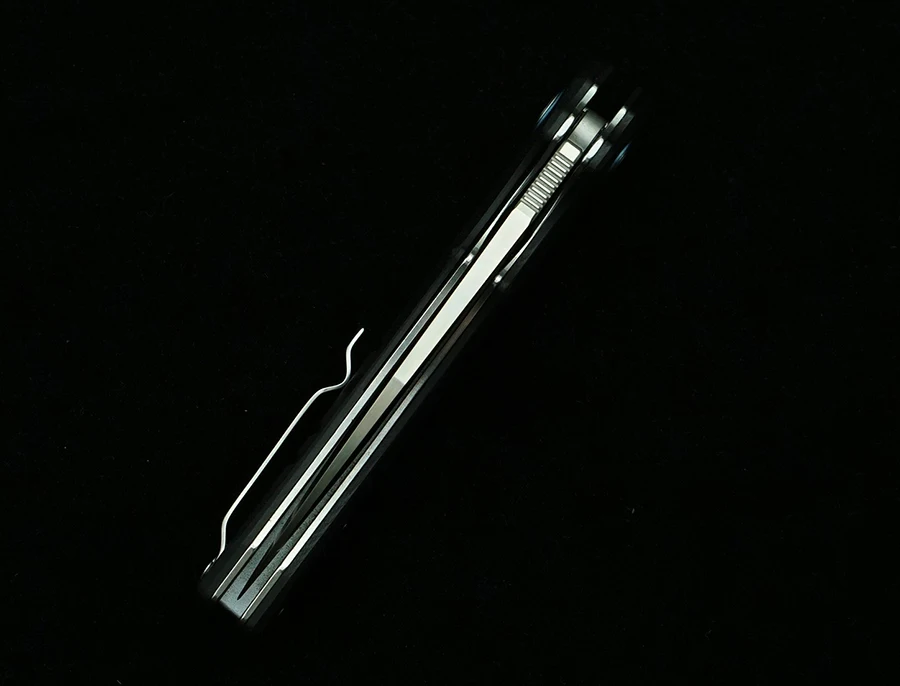Cuchillo plegable con enfoque en portabilidad