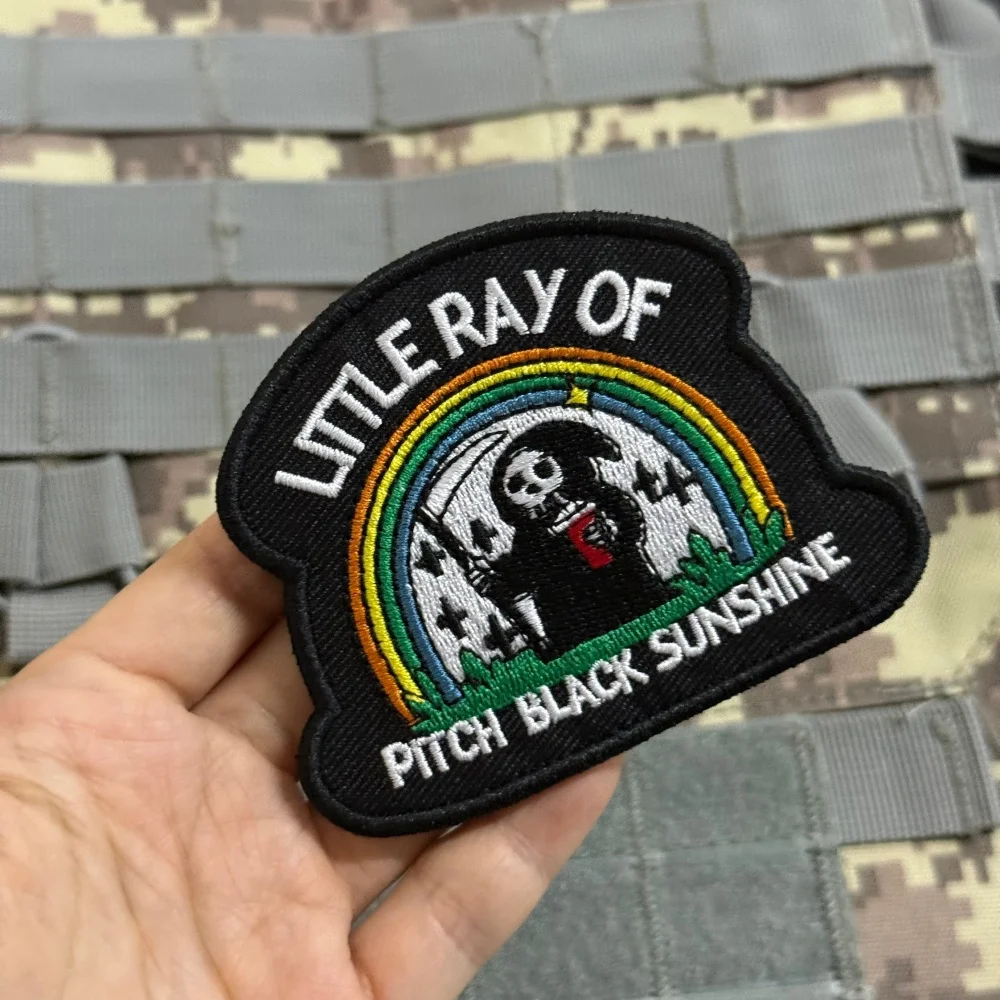 Parche táctico bordado LITTLE RAY OF PITCH BLACK SUNSHINE velcro ropa - imagen 5