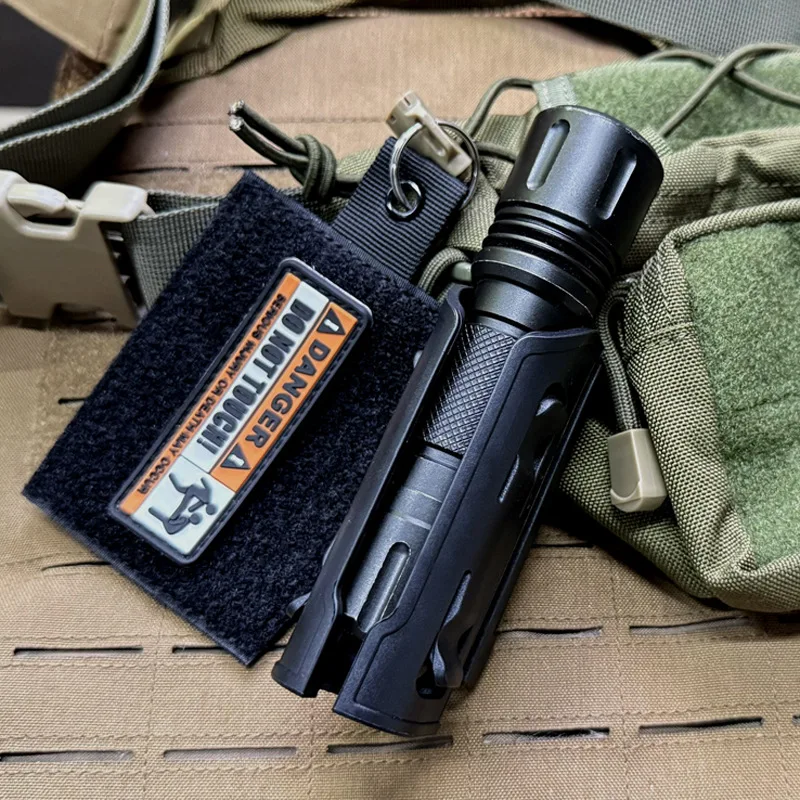 Funda táctica para linterna MOLLE giratoria con liberación rápida - imagen 4