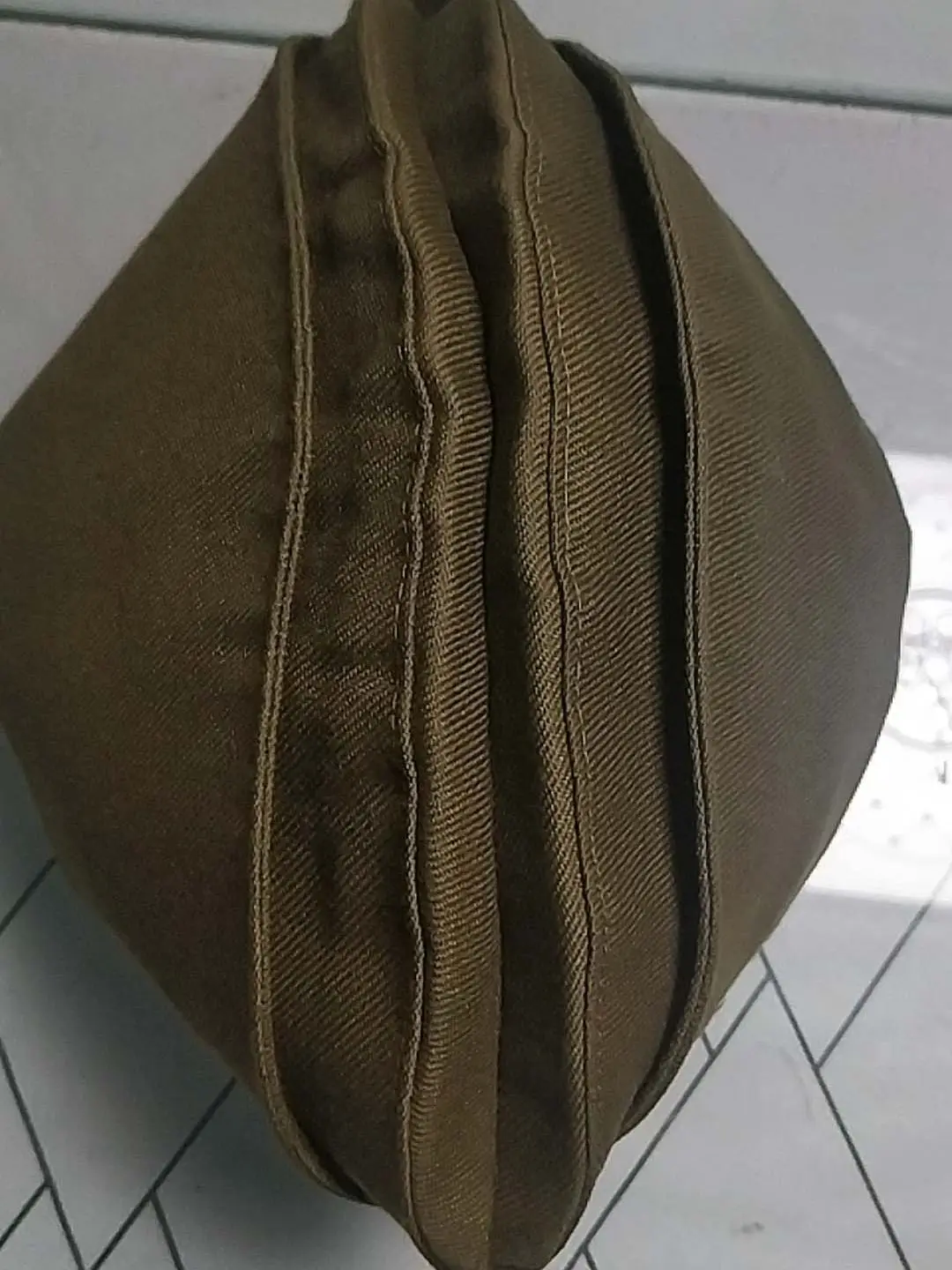 Detalle de la gorra plegable para guarnición rusa