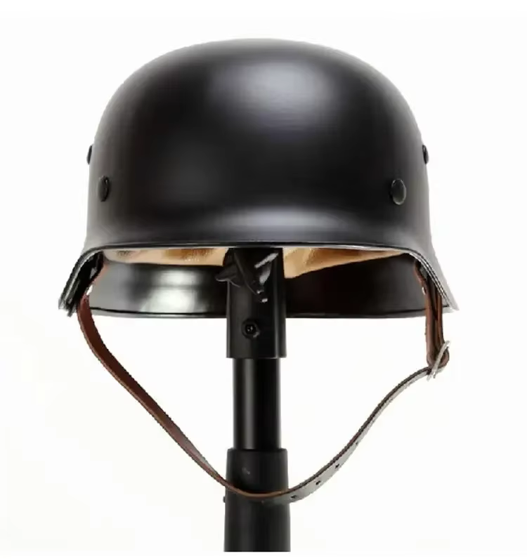 Casco usado en contexto de motociclismo