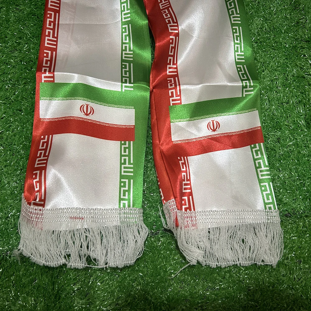 Bufanda de fútbol satén doble cara estampada con pompón Iran 2026 - imagen 2