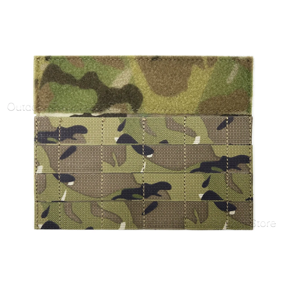 Panel MOLLE con tapa abatible en vista frontal