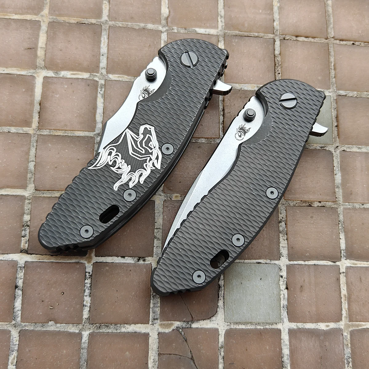 Detalle del cuchillo plegable y su mango
