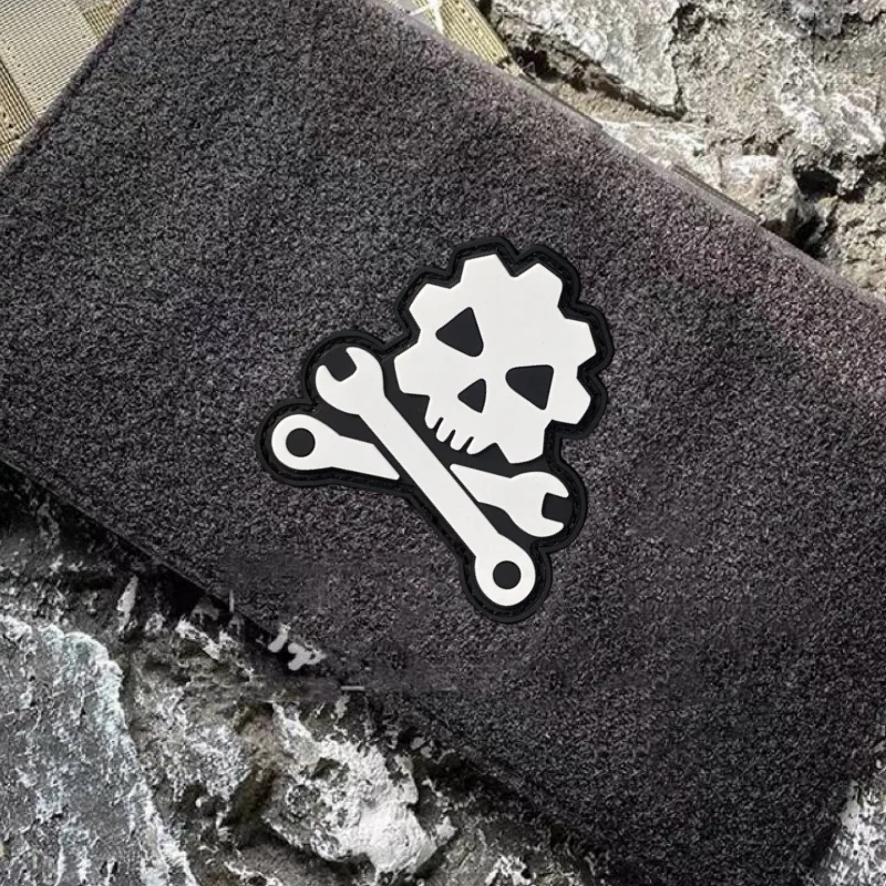 Parche táctico PVC 3D calavera mecánica con velcro para mochila - imagen 3