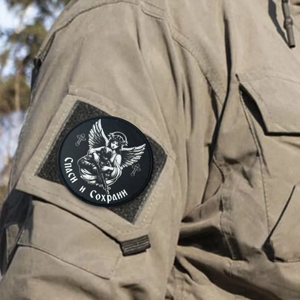 Escudo tipo insignia con gancho y bucle