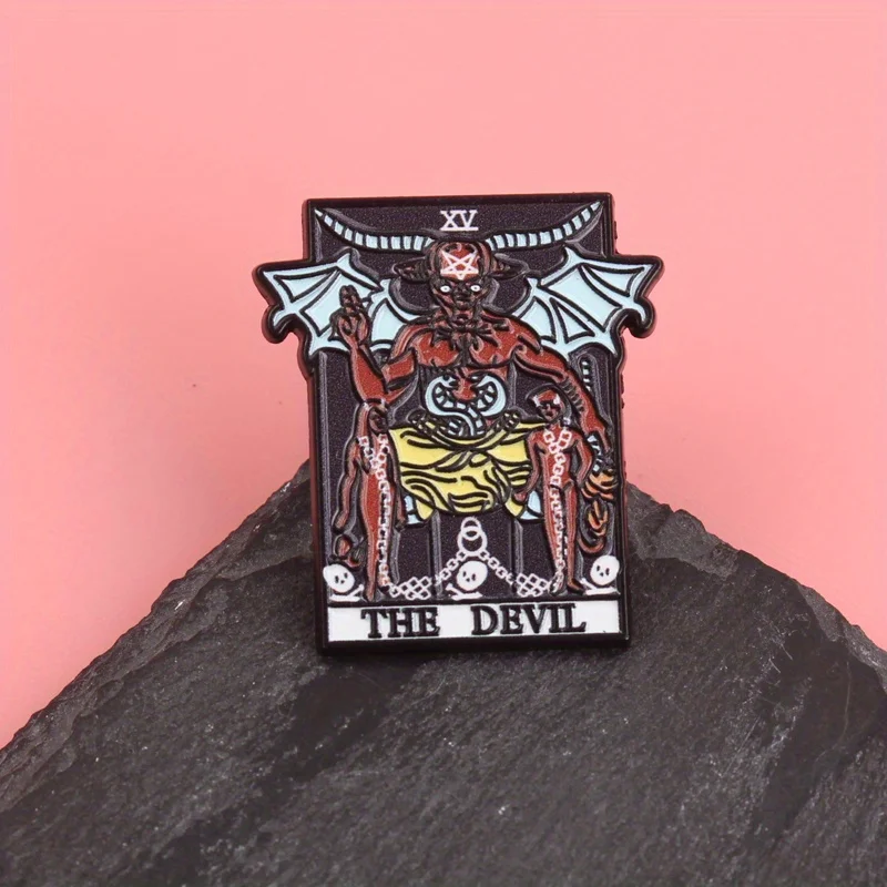 Broche infernal corona pentagrama brillante y cadenas serpentinas - imagen 2