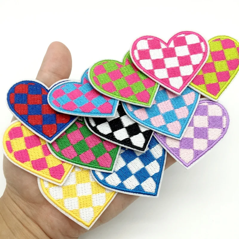 Parche bordado termoadhesivo corazón quadrics - imagen 4