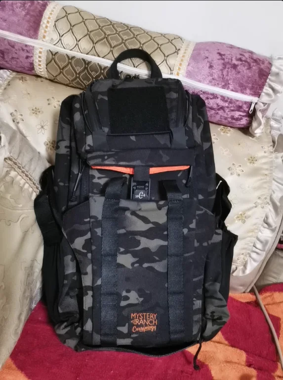 Costuras y tejido de la mochila