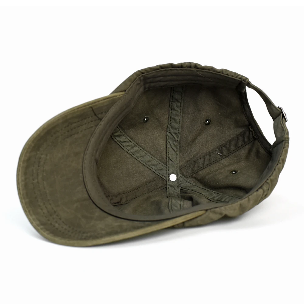 Gorra tipo papá con acabado informal