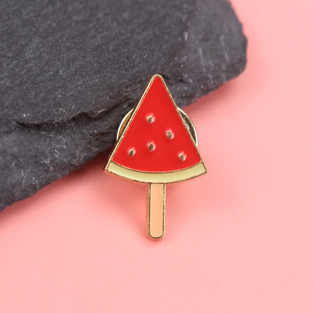 Broche rodaja de sandía jugosa roja y negra estilo kawaii verano