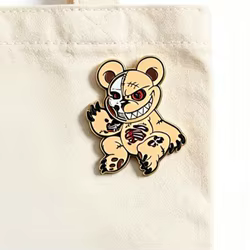 Insignia esmaltada gótica animal de terror para chaquetas y bolsos