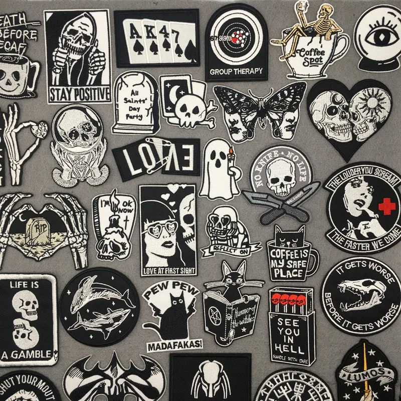 Parche bordado calavera punk