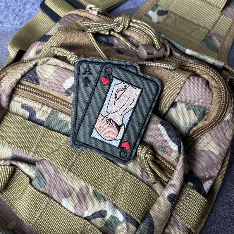 Parche bordado militar Black Ace y Red Queen con velcro - imagen 3