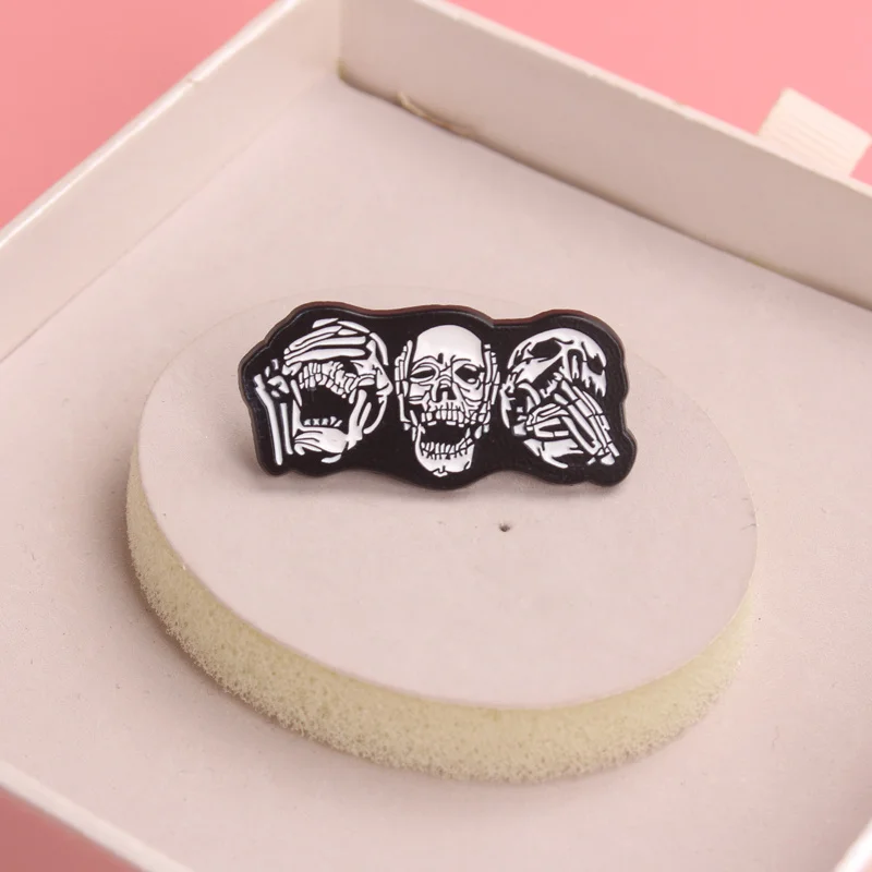Pin de esmalte calavera gótica punk, broche esqueleto para Halloween - imagen 3