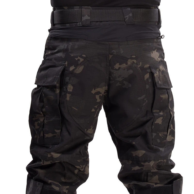 Vista del uniforme camuflado para uso táctico y exterior