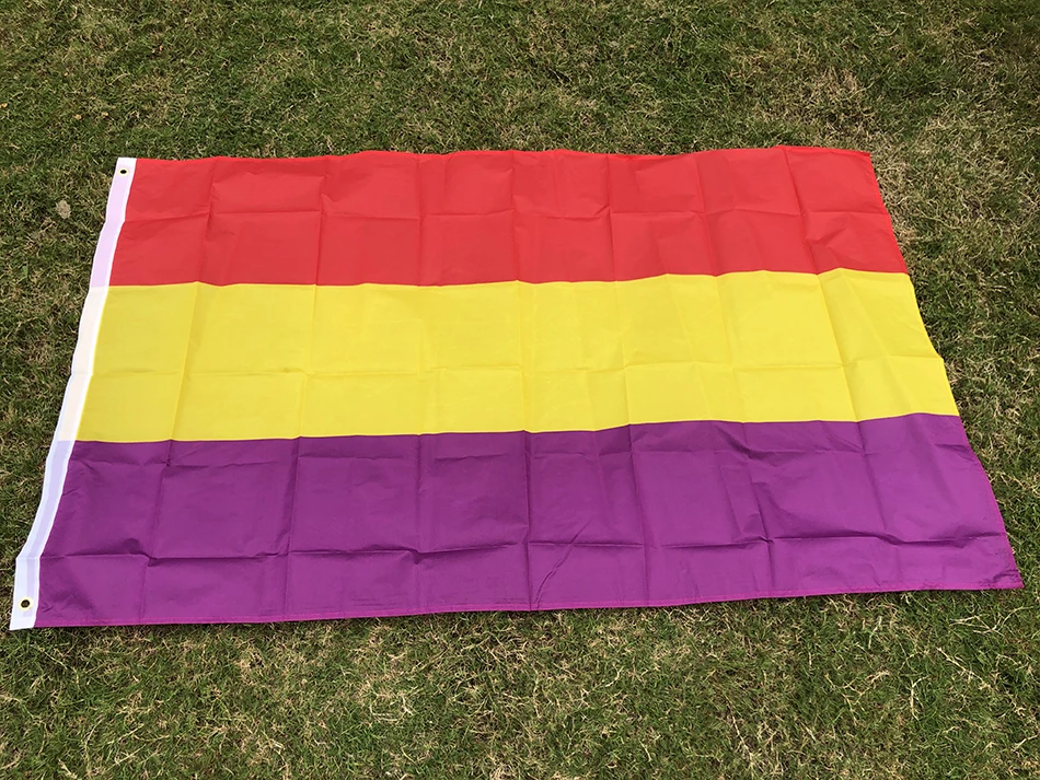 Detalle de confección y costuras en la bandera