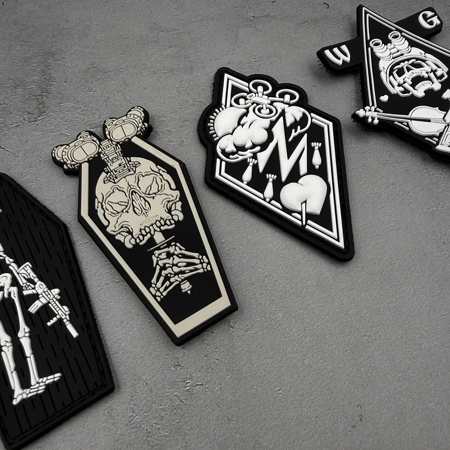 Emblema táctico con motivo calavera esqueleto