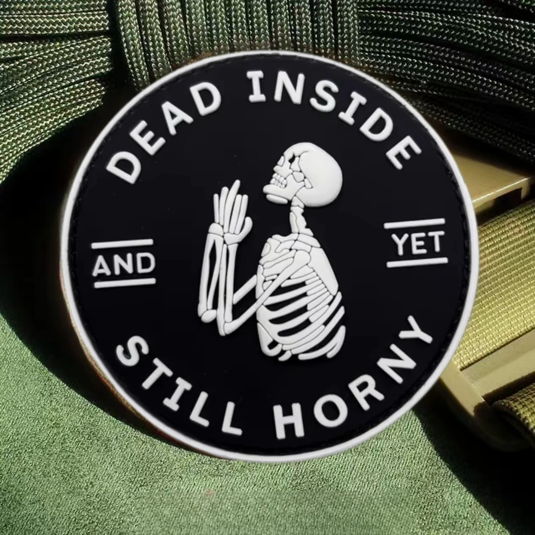 Parche táctico calavera Dead Still Horny – PVC para mochilas - imagen 4