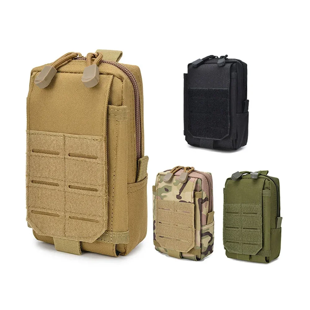 Detalle de panel tipo MOLLE para accesorios