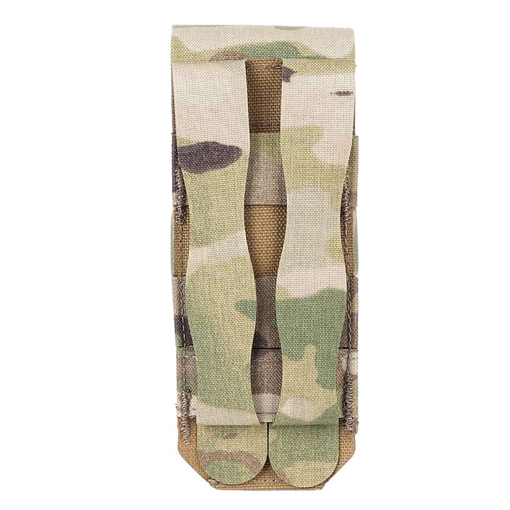 Detalle del cierre abatible y las costillas MOLLE en la bolsa de granadas de humo PEW TACTICAL BFG PH103