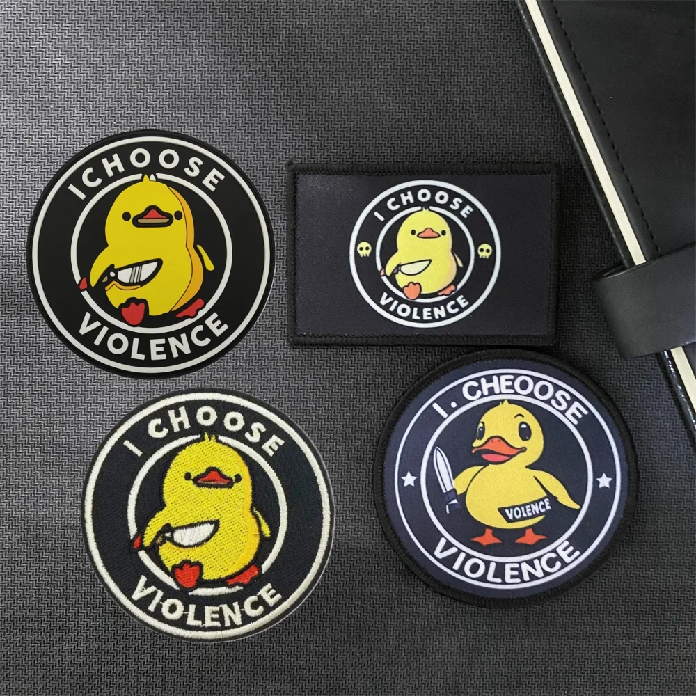 Pato amarillo enojado frontal
