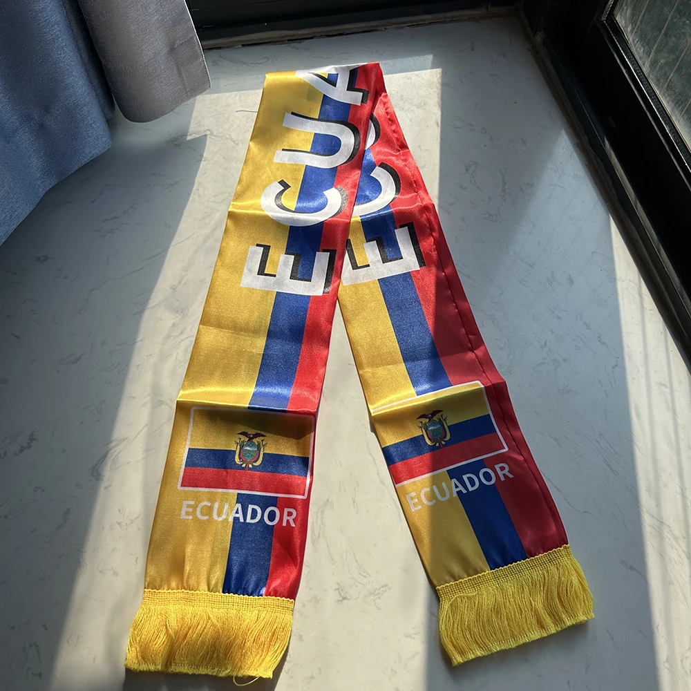 Bufanda Ecuador satén doble cara con borlas – Pañuelo deportivo y eventos - imagen 3