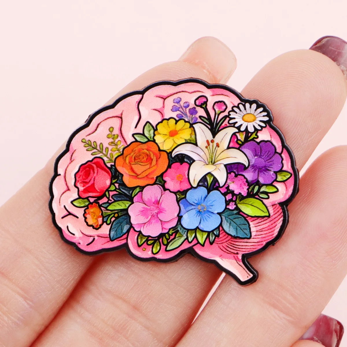 Detalle del broche con forma de cerebro y flores