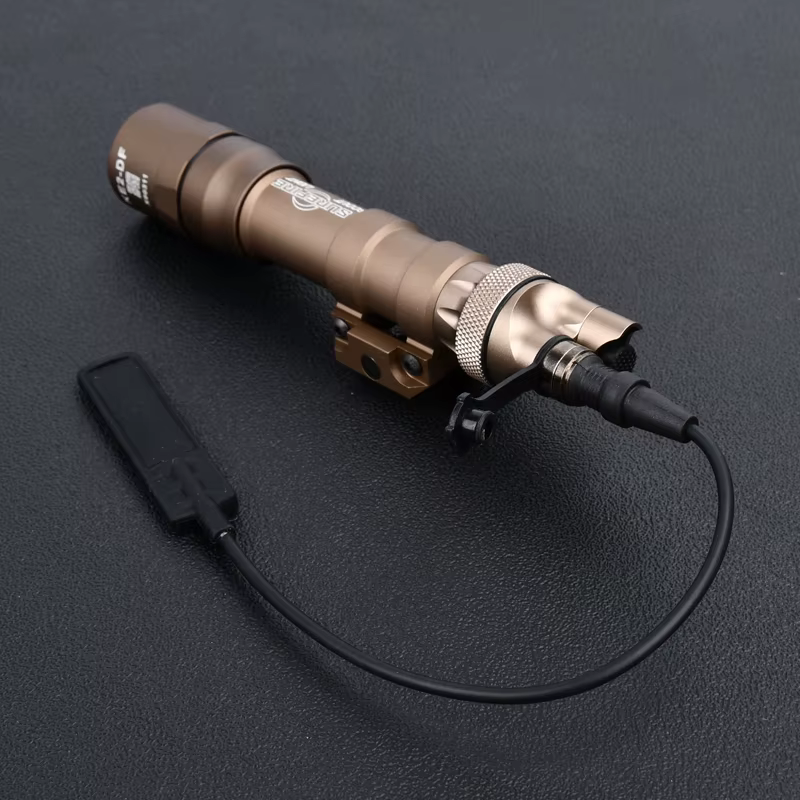 SureFire M600DF Linterna táctica LED doble función para rail - imagen 4