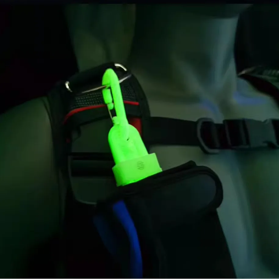 Clip táctico fosforescente para guantes con liberación rápida - imagen 2