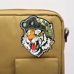 Parche táctico PVC visión nocturna tigre con velcro para chaleco
