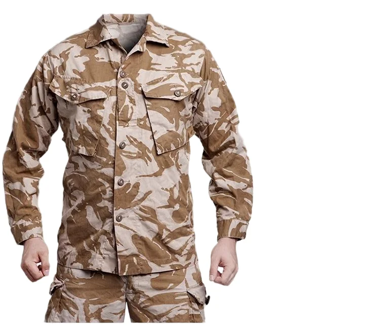 Chaqueta táctica S95 con detalles funcionales