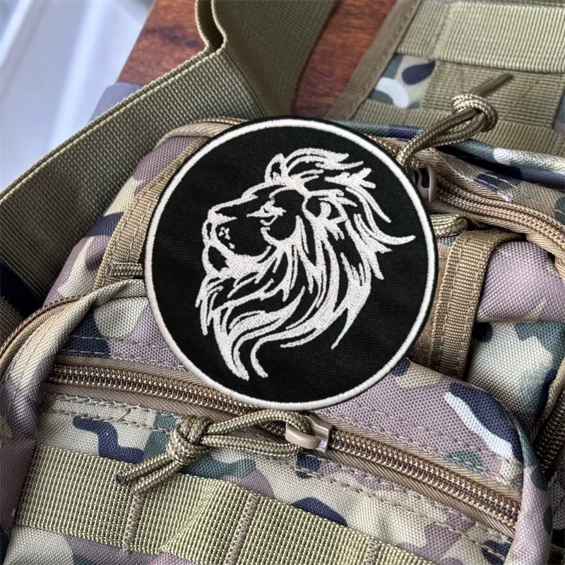 Parche táctico anime león bordado con velcro para ropa y mochilas