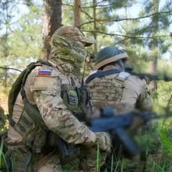 Bufanda táctica camuflaje nieve y bosque – protección cuello malla