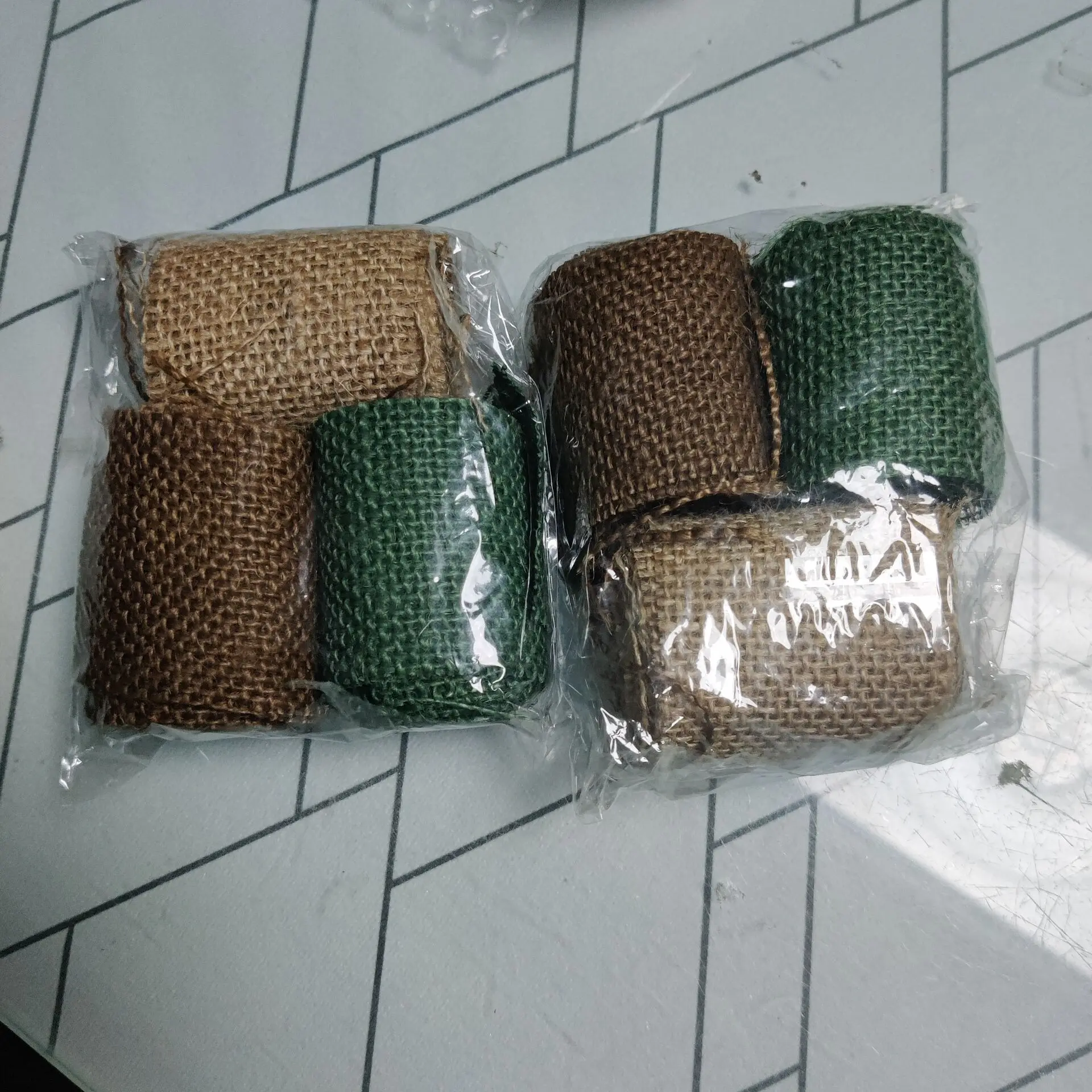 Casco con acabado de camuflaje tipo jungla