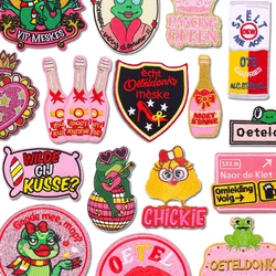 Parche bordado termoadhesivo rosa – Emblema Carnaval Oeteldonk