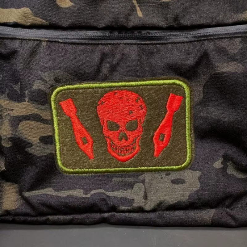 Detalle del bordado y velcro del parche