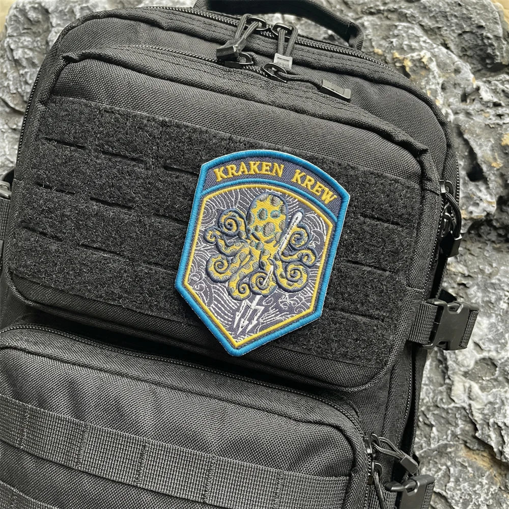Parche táctico bordado kraken tridente y pulpo – luminoso para ropa - imagen 4