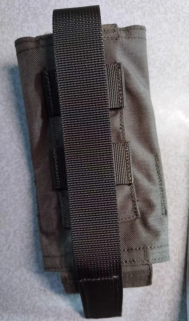 Accesorios y bolsas adicionales mostradas en el pack