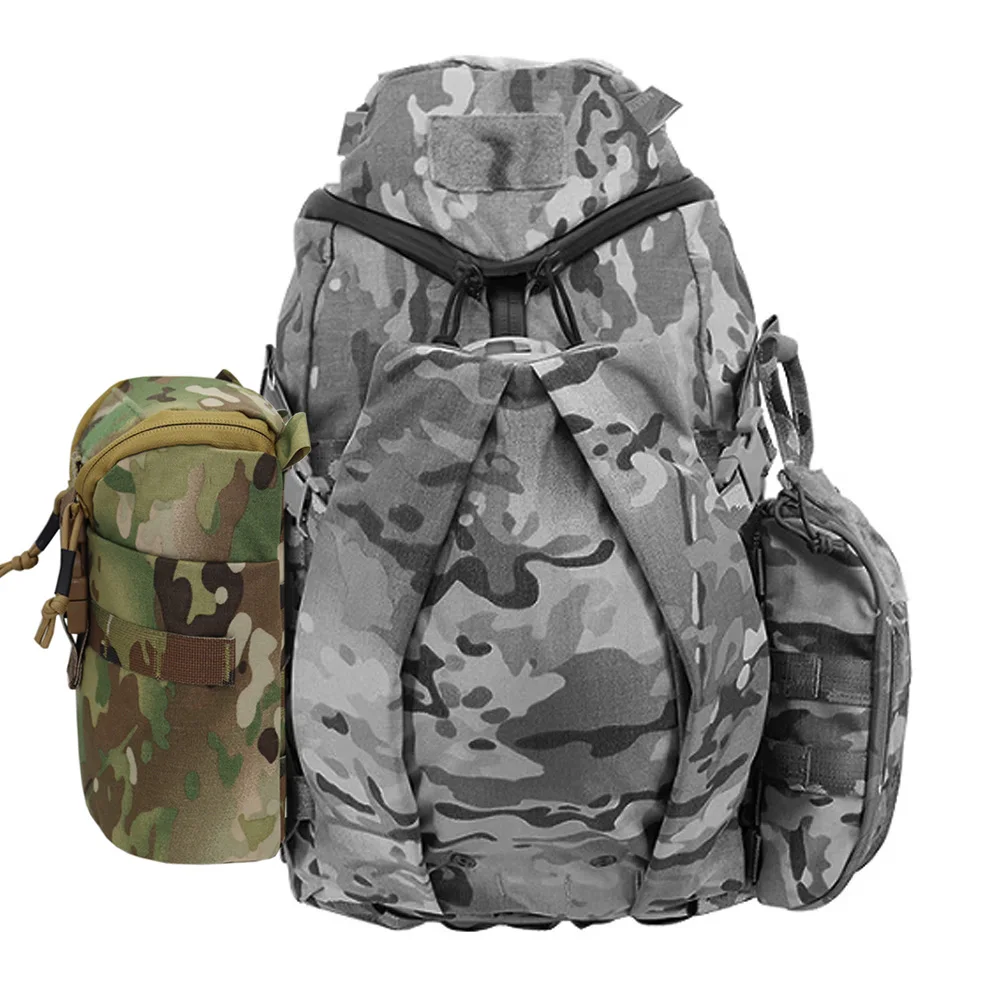 Bolsa Molle VULPO colocada en una mochila táctica