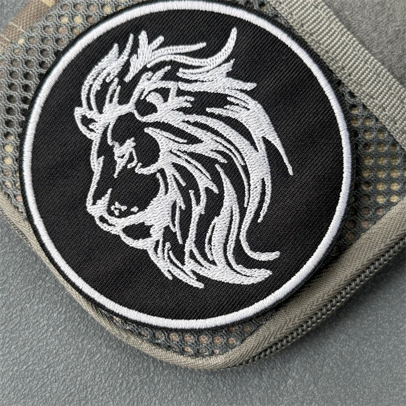 Parche táctico León bordado con velcro para mochila y ropa - imagen 4